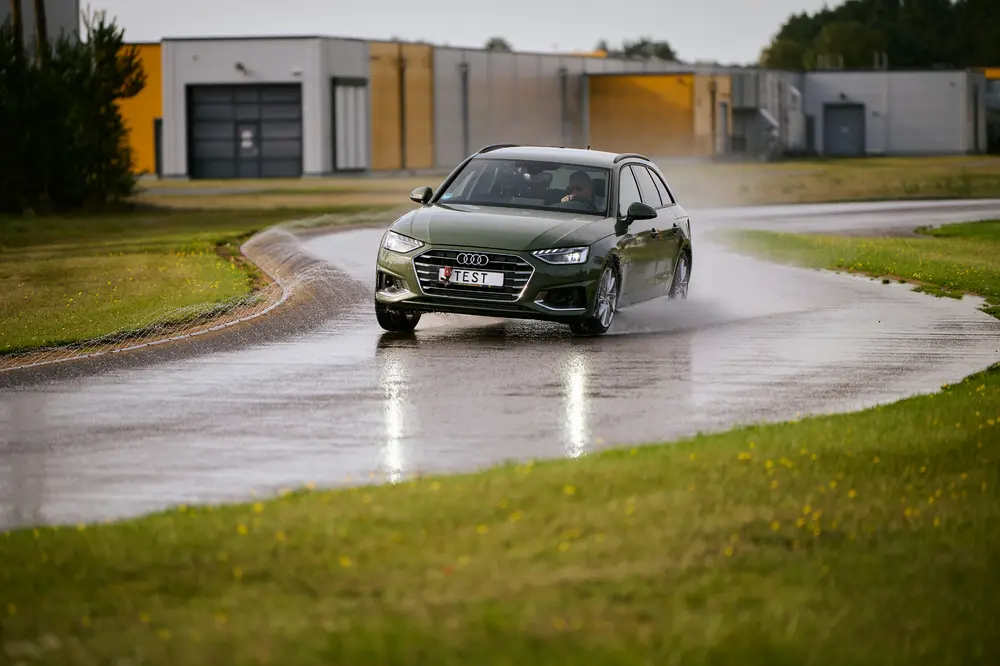 ADAC testte zestien zomerbanden in de populaire maat 225/50 R17 op rijveiligheid en milieuprestaties