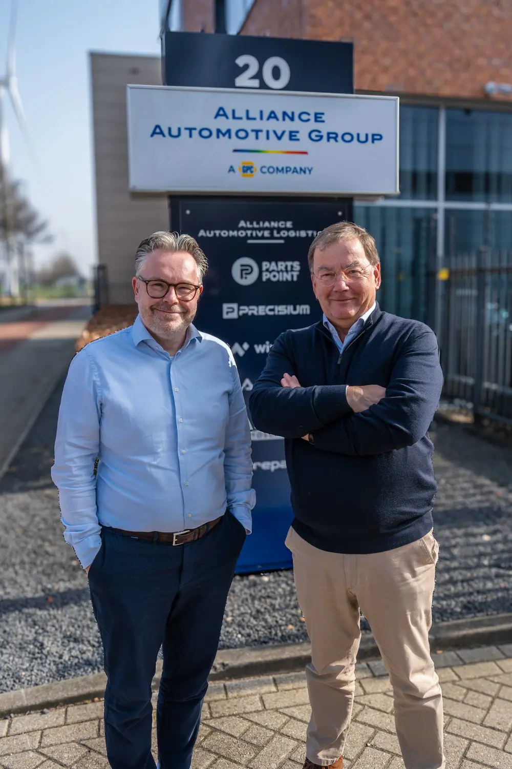 Ivar Camps (links), manager garageformules Benelux bij AAG, en Gerard ten Buuren, die als adviseur de verdere ontwikkeling van de garageconcepten zal ondersteunen