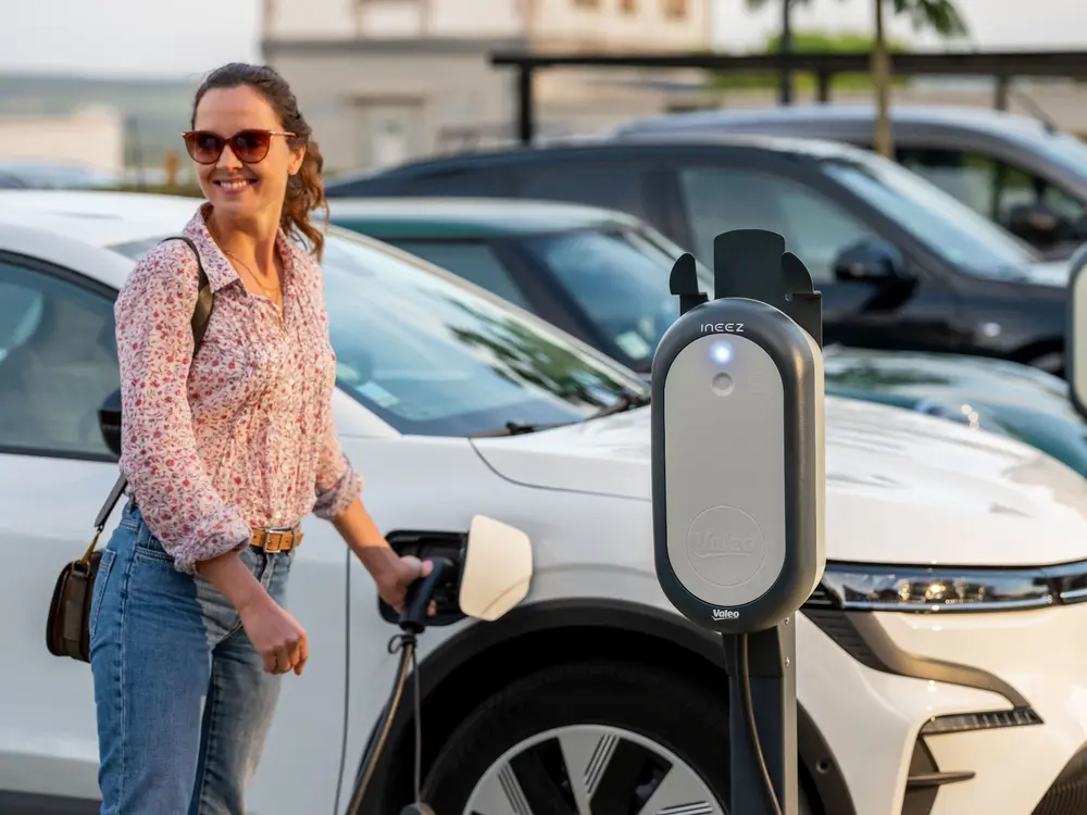 Autocharge laat een elektrische wagen automatisch laden zodra de stekker wordt aangesloten, zonder badge of mobiele app