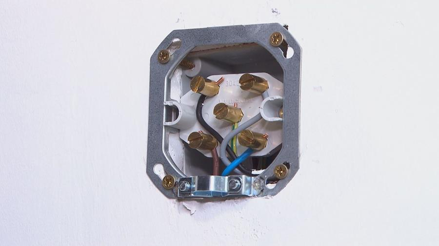 Binnenwerk van een aansluitdoos voor vaste toestellen