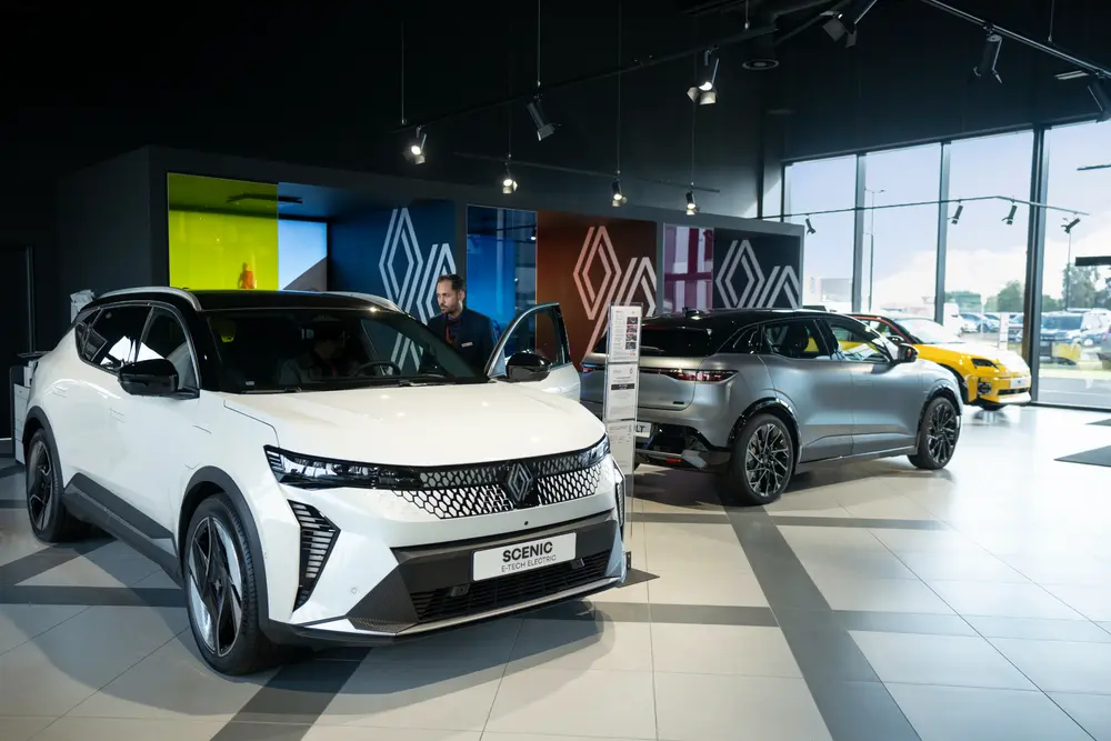 Het wereldwijde distributienetwerk van Renault, Dacia en Alpine blijft een cruciale rol spelen in de klantenervaring en in de waardeketen van de constructeu