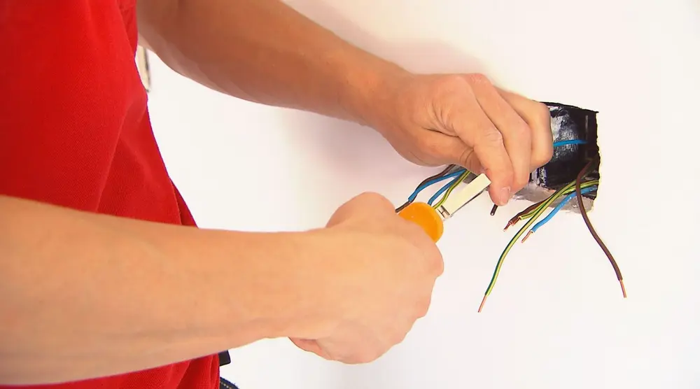 De geleiderdraden moeten gestript