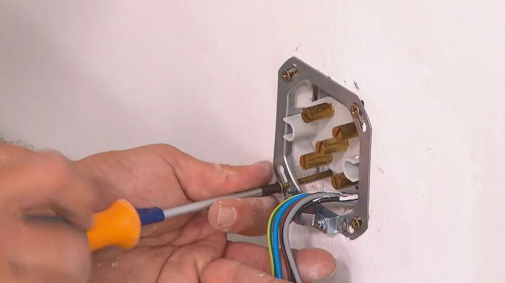 Bij een aansluitdoos begin je