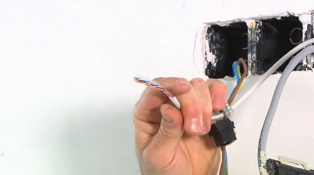 utp-kabel ontmantelen