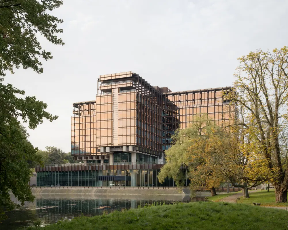 © Stijn Bollaert Royale Belge (Caruso St John Architects i.s.m. met Bovenbouw Architectuur & DDS+)