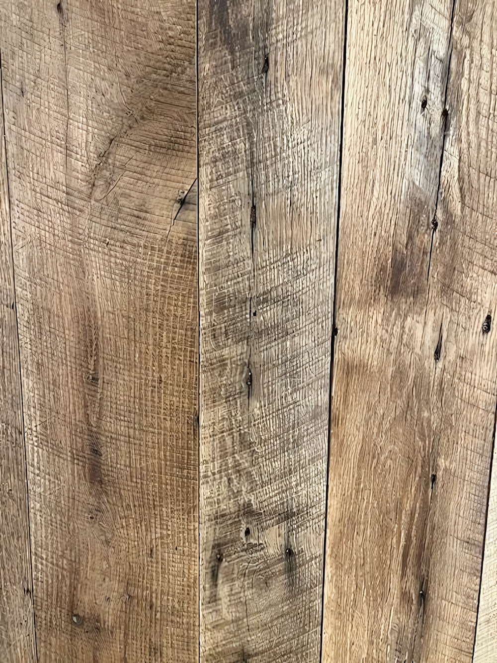 Variatie in kleur en nerfstructuur illustreert de heterogene herkomst van barnwoodpartijen