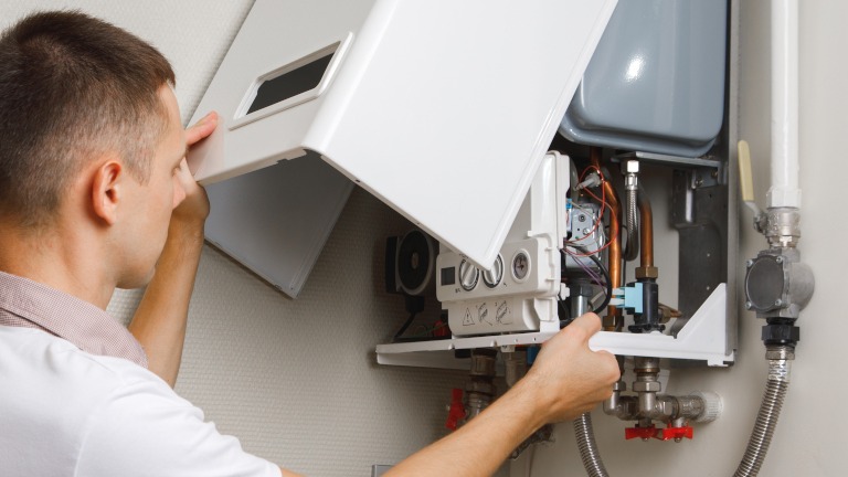 Instlalateur aan het werk