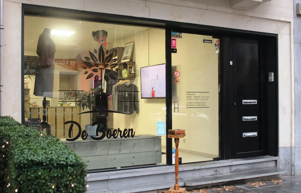 Cannabisspeciaalzaak CBD De Boeren Kortrijk Nicolas Debouverie