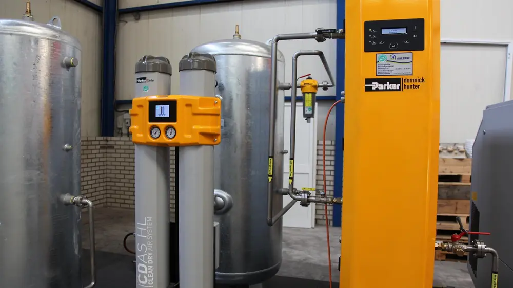 Paul Meijering produceert zelf stikstof met een eigen installatie. Deze is uniek in Nederland