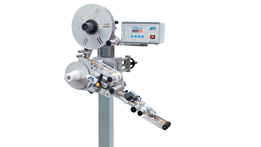 De compacte label applicator ALstep van het merk ALtech, betrouwbaar, snel en doeltreffend.