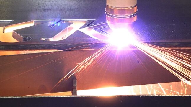 De Kjellberg K200 is de reactie van de fabrikant van plasmasnijmachines op de goedkope Chinese lasersnijmachines