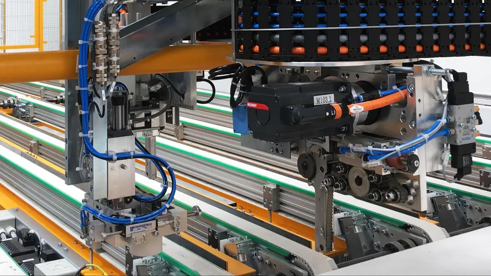 Automatisch inrollen van dichtingen in aluminium ramen