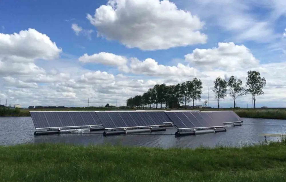 Drijvende zonnepanelen (foto: Rijkswaterstaat)