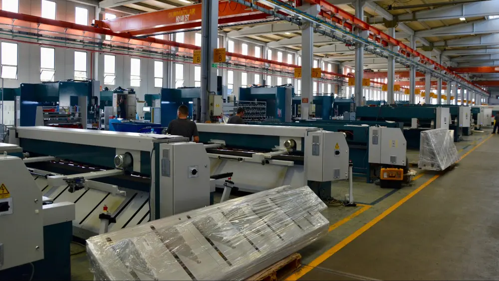 Les presses-plieuses et les cisailles sont produites ici