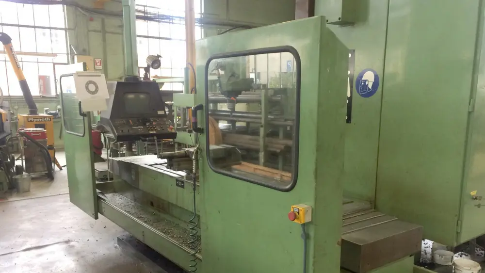 Voor de retrofit keek de operator op een klein scherm