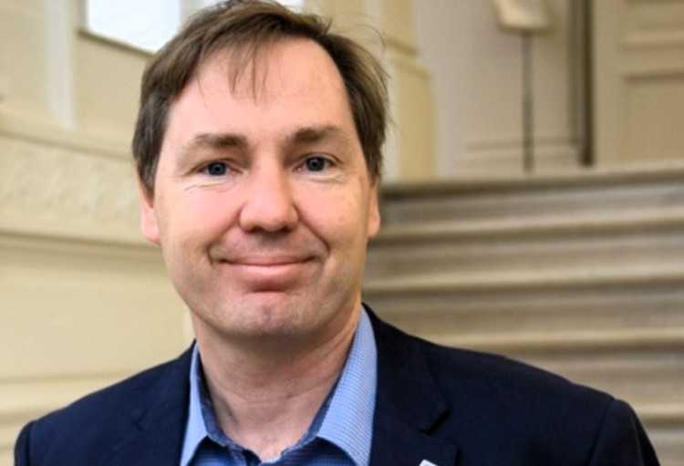 Dr Dominique Henrion
