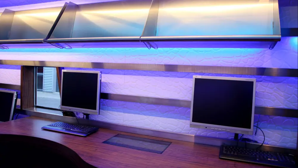 mdf - Les panneaux de MDF finis avec du mélaminé, HPL ou CPL sont idéaux pour la création de design