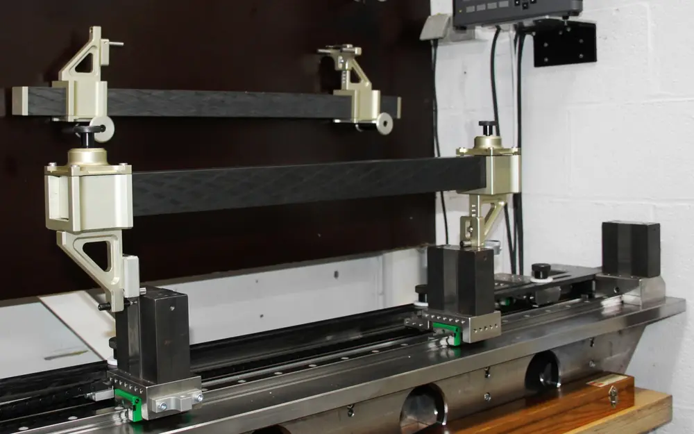 Een van de huisspecialiteiten is ook de nieuwe generatie van koolstofmeetstaven.  Dankzij deze staven kan een nauwkeurigheid van enkele microns worden bereikt