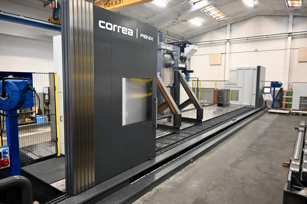 Het &lsquo;floortype&rsquo; freesbed van de Fenix&nbsp;115 van Correa meet 11,5&nbsp;m (x-as )bij 1,5&nbsp;m (y-as)