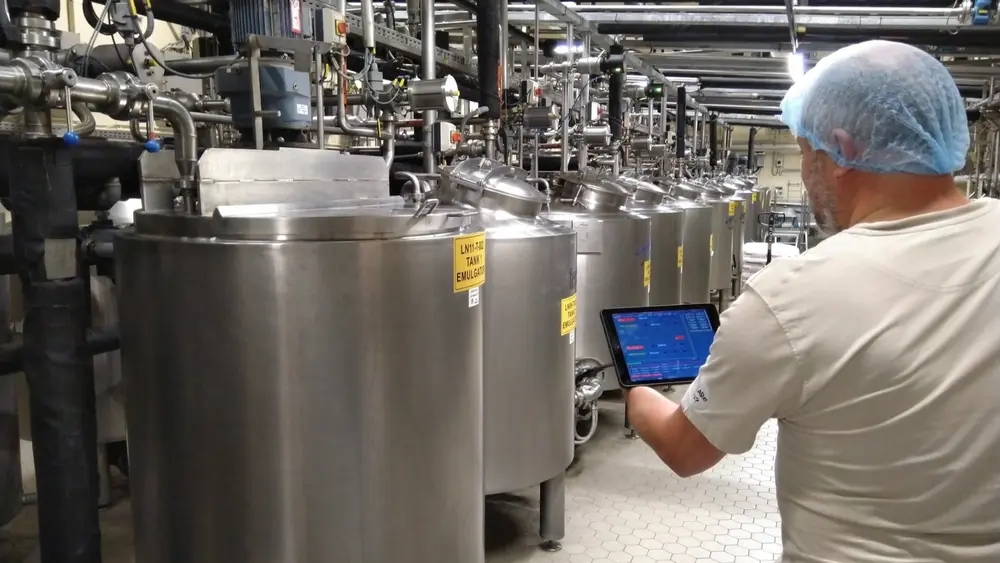 Op dashboards kunnen operatoren de productieprocessen volgen en desgewenst gaan bijsturen. Door gebruik te maken van tablets, kan dit zelfs op een mobiele manier