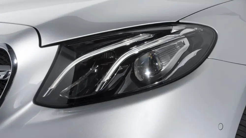 Headlamp cover made from transparent polycarbonate (Photo: Covestro).