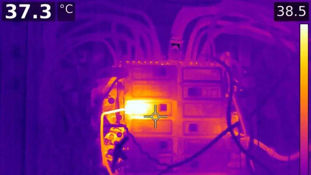 De emissie-, reflectie- en transmissiewaarden van verschillende componenten zijn uiteenlopend. Deze beïnvloeden, net als de afstand en de omgevingstemperatuur, de meting