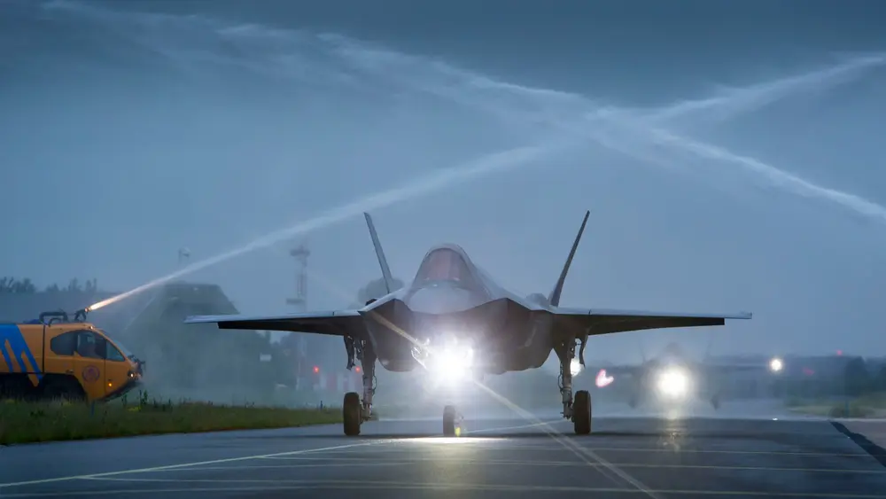 F35