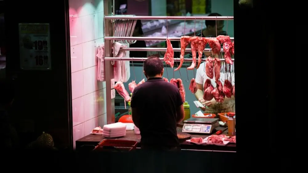 In 2020 werd vooral de focus gelegd op de handel in levensmiddelen en dranken die vervalst zijn of niet voldoen aan de geldende normen.