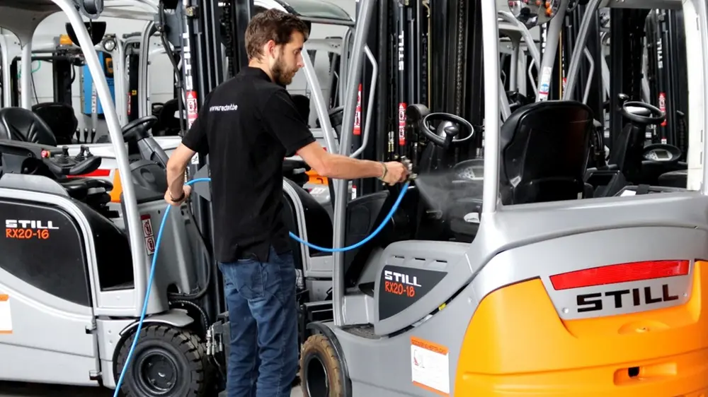 De spray is geschikt om grote oppervlakken snel te reinigen en te ontsmetten