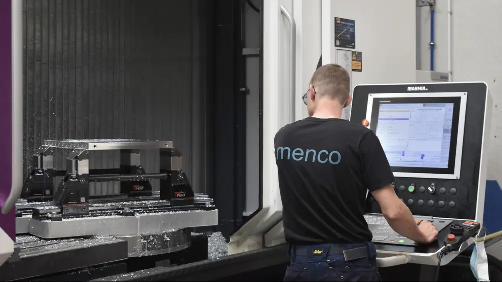 De Ibarmia ZVH 45 is een vijfassig bewerkingscentrum met pendelende kolom