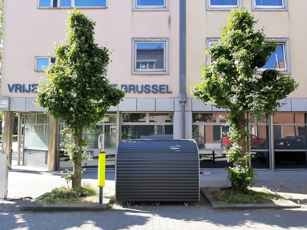 Alle handelingen op een AirKey-cilinder worden opgeslagen en decentraal doorgestuurd zodat je als exploitant steeds op de hoogte bent van de status van elke AirKey-cilinder die je beheert: wie heeft de Velo-Boxx geopend, wanneer, hoe lang is die binnen geweest … Alle data wordt veilig opgeslagen in de cilinder en via de smartphone van de ge­bruiker naar het systeem verzonden