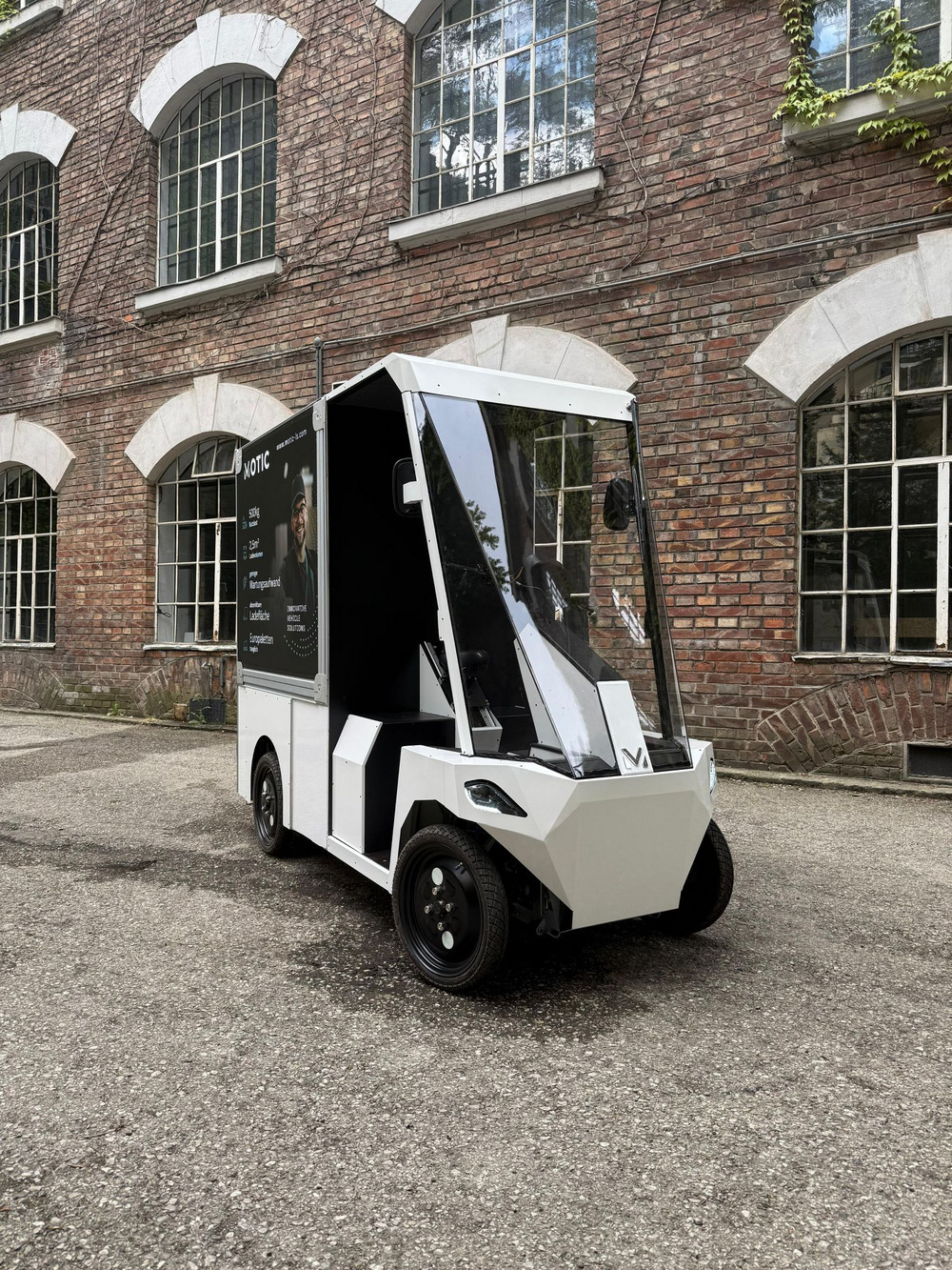 MOTIC_Cargobeast_1.jpg