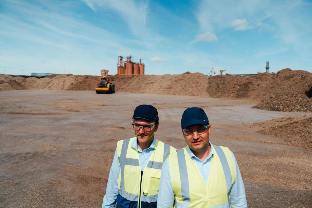 100% gerecycleerd hout is de belangrijkste grondstof.JPG