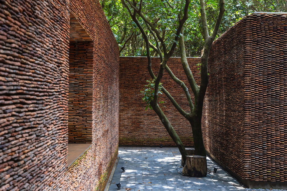 BRICKAWARDS26_Đạo Mẫu Temple and Museum_ARB Architects_Photographer Trieu Chien_001.jpg