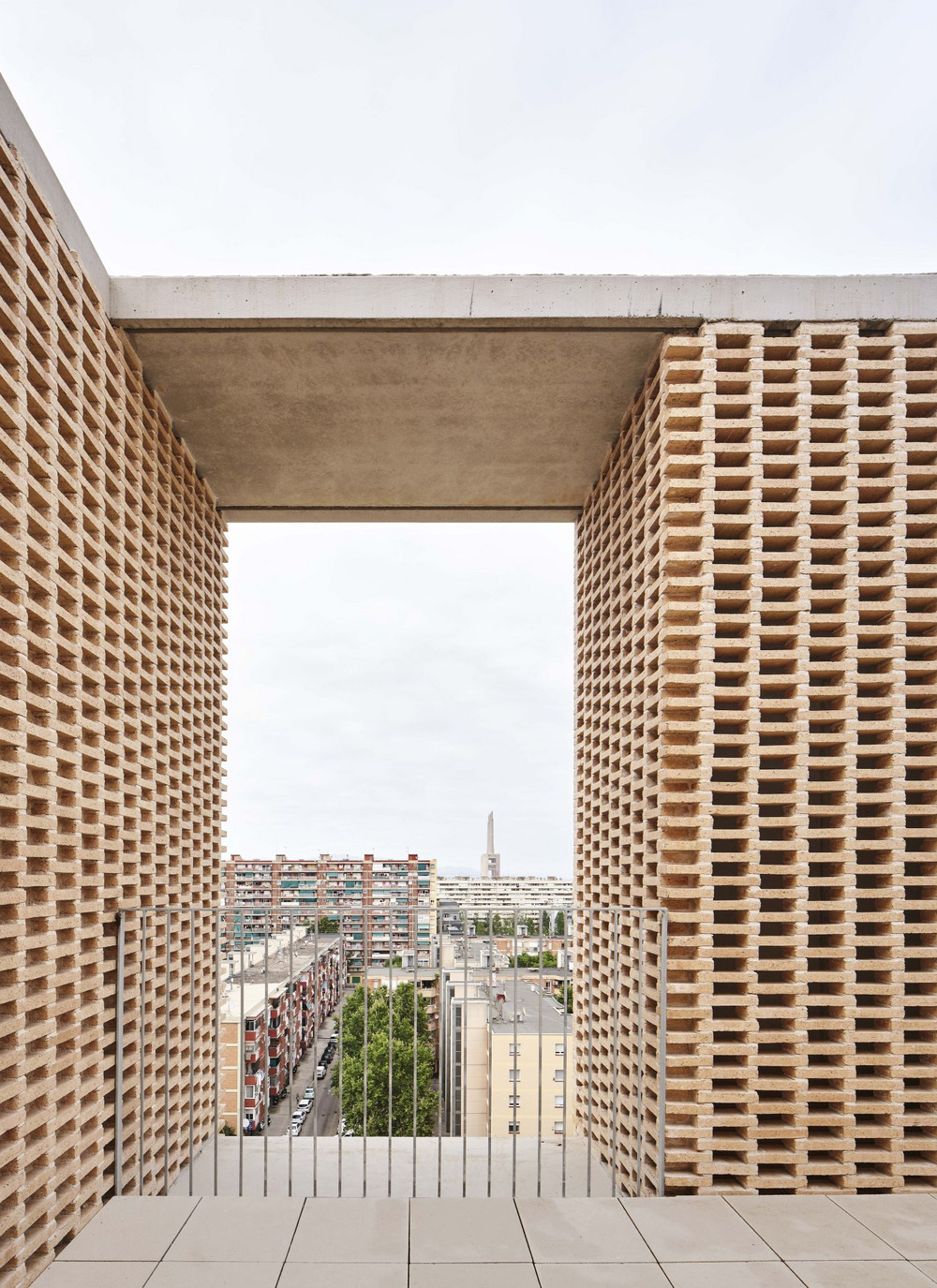 BRICKAWARDS26_Social Atrium_54 Dwellings in the Besòs_Peris+Toral Arquitectes_Project Image_006_©José Havia.jpg